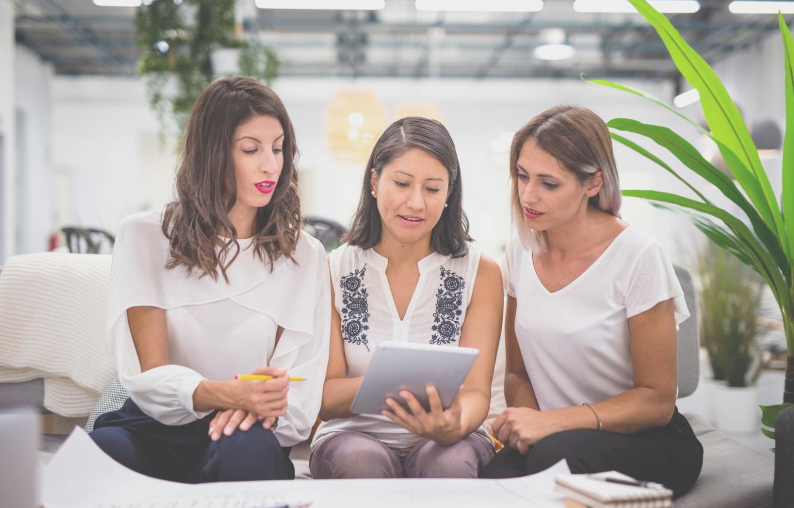 Análisis detallado de extractos bancarios y categorías de gastos